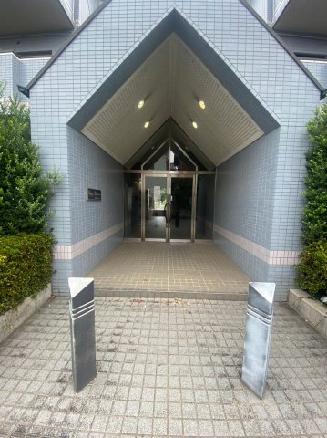 クレインパレス南大泉　B棟のエントランス