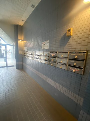 クレインパレス南大泉　B棟のロビー