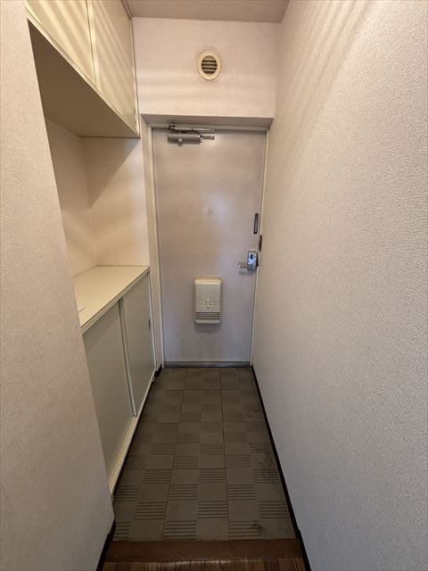 クレインパレス南大泉　B棟の玄関