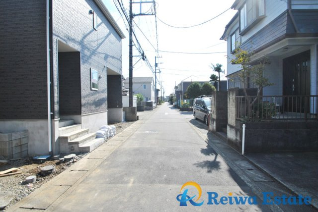 新築戸建　高座郡寒川町宮山の前面道路含む現地写真