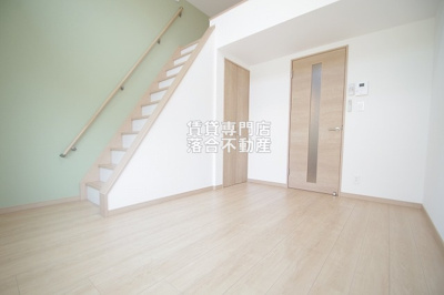 【洋室】 | オレンジポピー | 固定階段付きで上り下り楽々♪