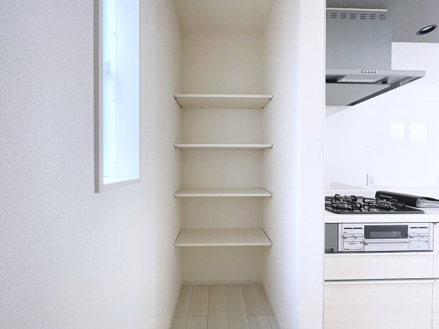 新築戸建・新築建売　郡山市芳賀三丁目　芳賀小・第四中の収納|大容量のパントリー収納！食品や防災グッズなどの保管に便利です！