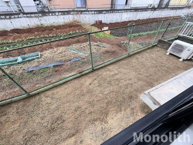 坂の久保ハイツE棟の庭