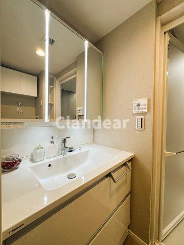 ラ・シェーナ三郷アビエルトの独立洗面台|ドキドキの新生活も、安心してスタート。ぴったりの住まいを見つけませんか？クランディアが一緒に住まい選びをサポートします‼　まずは、お気軽にお問合せください　＃クランディア