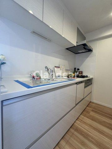 ラ・シェーナ三郷アビエルトのキッチン|ドキドキの新生活も、安心してスタート。ぴったりの住まいを見つけませんか？クランディアが一緒に住まい選びをサポートします‼　まずは、お気軽にお問合せください　＃クランディア