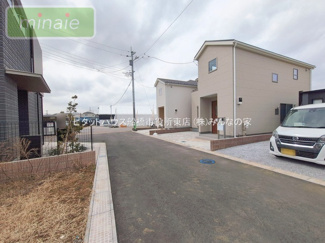 【前面道路含む現地写真】 | 小中学校10分前後　並列2台駐車　上山町　1号棟 | 前面道路です♪