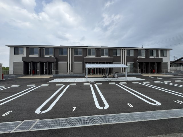 レサンス八街の外観