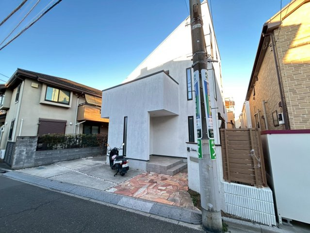 練馬区石神井町4丁目　中古戸建の外観|2026.01.12撮影

現地ご見学希望・資料請求などお気軽にお問い合わせ下さい！
03-5990-5201