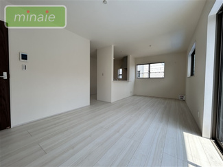 【居間・リビング】 | 地震に強い家　長期優良住宅　原木4　全2棟　1号棟 | 同仕様　施工例