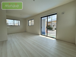 【居間・リビング】 | 地震に強い家　長期優良住宅　WIC 原木4　全2棟　2号棟 | 同仕様　施工例