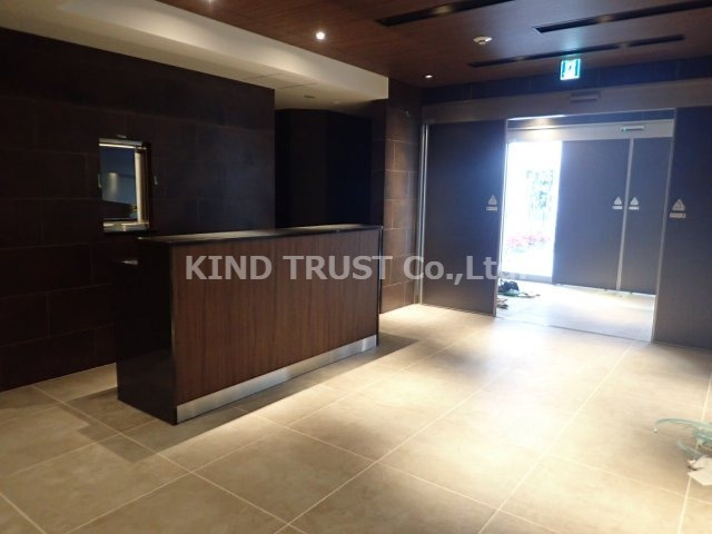 プレサンス扇町駅前のロビー|建物の内部です