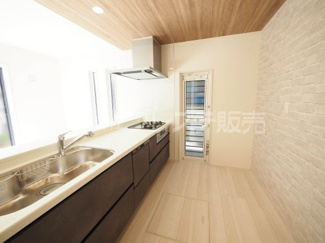 【キッチン】 | 現地写真（キッチン）人気の対面キッチン♪食器洗い乾燥機＆浄水器を標準装備！