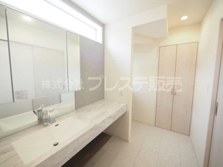 【洗面所】 | 現地写真（洗面）シャワー付き洗面化粧台