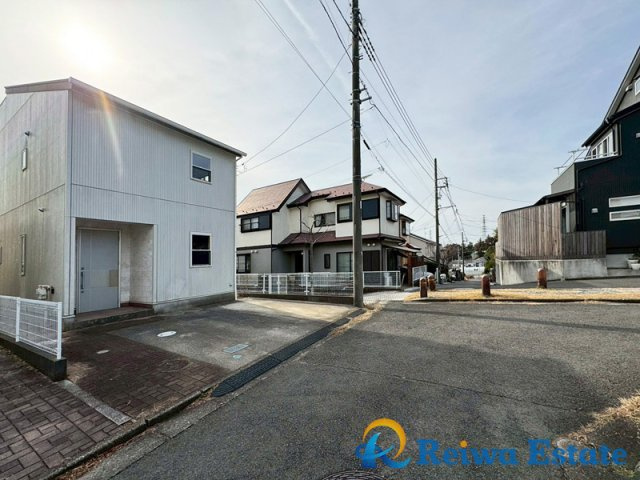 売地　藤沢市大庭の前面道路含む現地写真