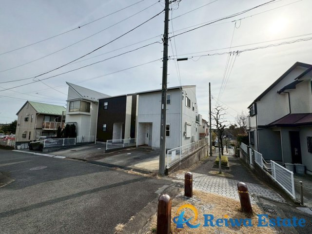 売地　藤沢市大庭の前面道路含む現地写真