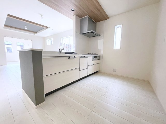 新築戸建・新築建売　郡山市芳賀三丁目　芳賀小・第四中のキッチン|キッチンはカウンターになっているのでリビング全体を見渡すことができます！