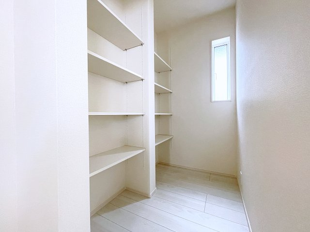 新築戸建・新築建売　郡山市芳賀三丁目　芳賀小・第四中の収納|大容量のパントリー収納は食品や防災グッズなどの保管に便利です！