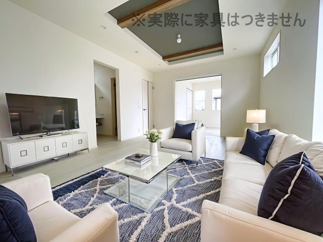 新築戸建・新築建売　郡山市芳賀三丁目　芳賀小・第四中の居間・リビング|画像はバーチャルホームステージングの加工による演出で、実際の家具は付きません。