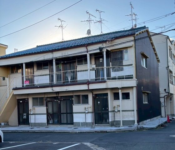 大阪府四條畷市　1棟アパートの外観