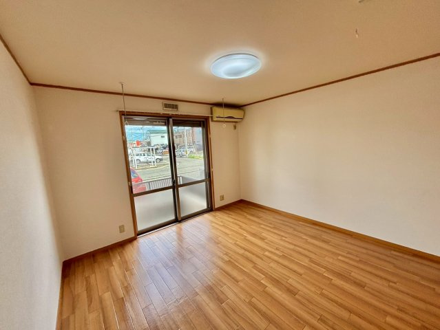 ハイツひまわりの洋室