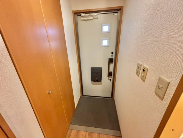 ハイツひまわりの玄関