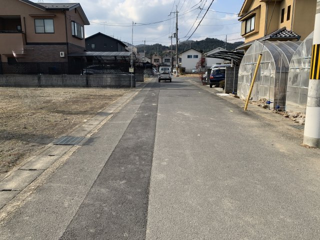 京都市北区西賀茂丸川町　建築条件付き売土地の前面道路含む現地写真