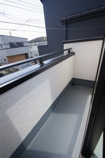 【バルコニー】 | 【仲介手数料無料！！】日野市多摩平7丁目　新築戸建て（全3棟）2号棟　4880万円 | 2面バルコニー