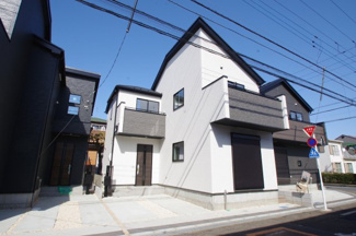 【外観】 | 【仲介手数料無料！！】日野市多摩平7丁目　新築戸建て（全3棟）2号棟　4880万円 | 令和８年１月１２日撮影　建築中