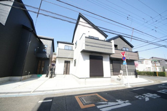 【前面道路含む現地写真】 | 【仲介手数料無料！！】日野市多摩平7丁目　新築戸建て（全3棟）2号棟　4880万円 | 令和８年１月１２日撮影　建築中