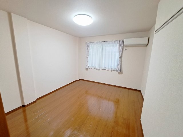 YUSEI RESIDENCE 甲子園の洋室