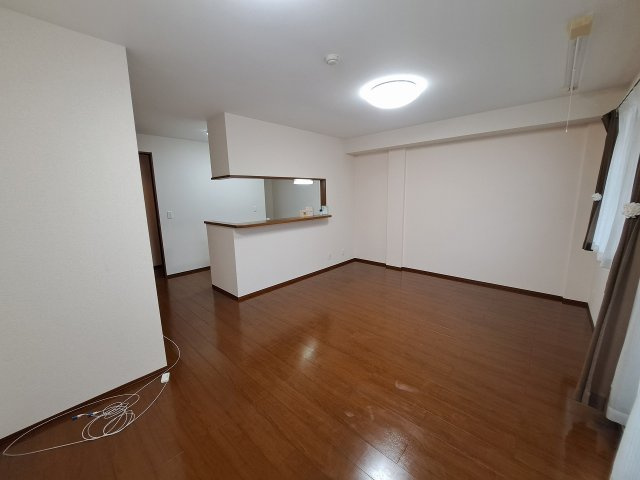 YUSEI RESIDENCE 甲子園の居間・リビング
