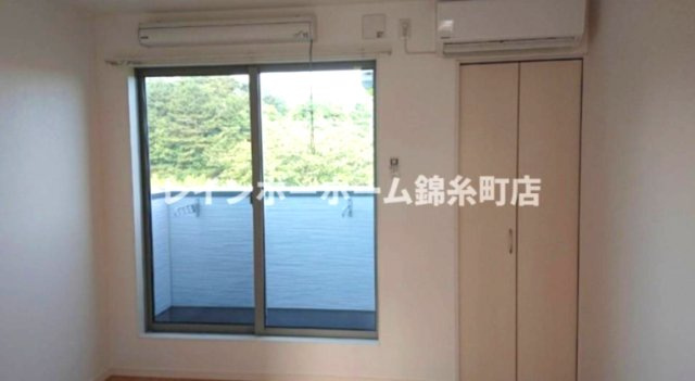 シェリエ幕張の居間・リビング