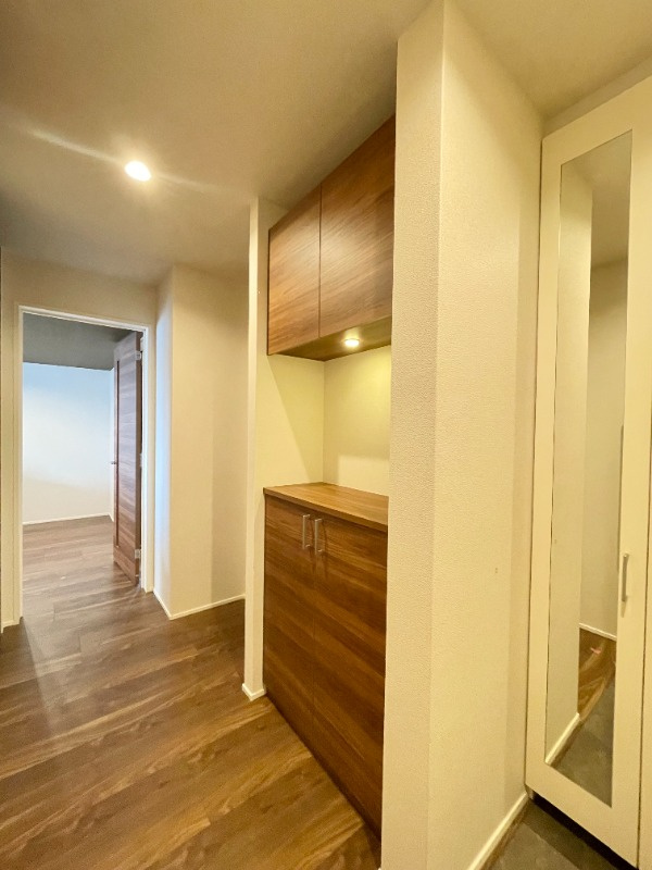 欅レジデンス等々力の玄関|全身鏡でお出かけ前のチェックもできます♪