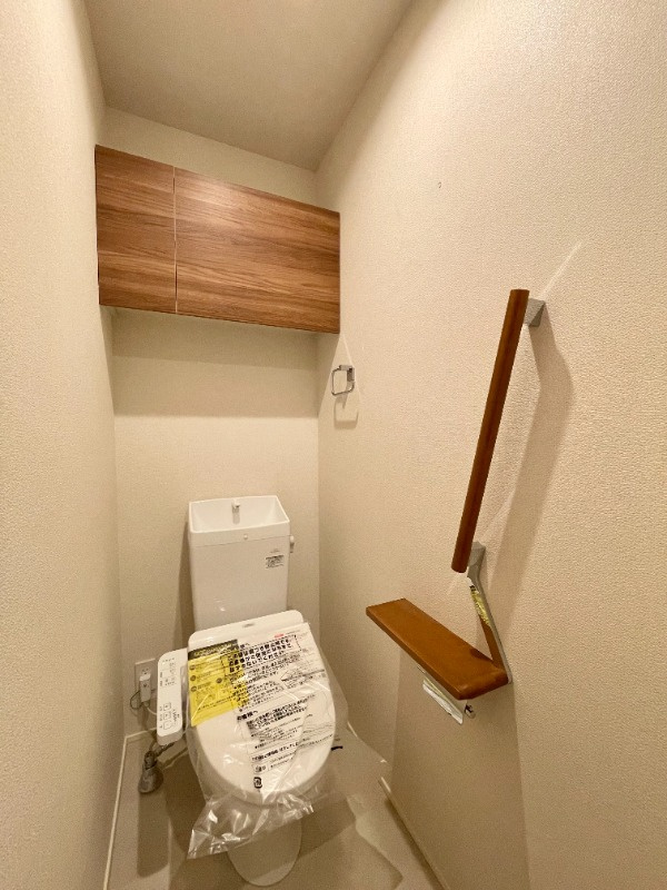 欅レジデンス等々力のトイレ|扉付きの収納棚あり♪