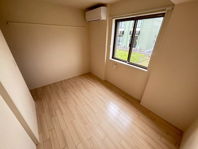 【洋室】 | ※同タイプの写真です