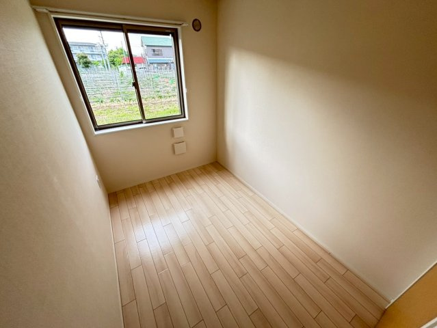 【洋室】 | ※同タイプの写真です