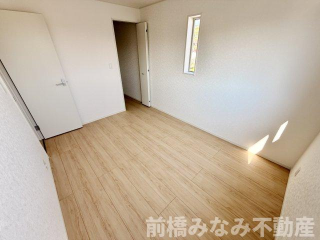【新築】前橋市北代田町第10-1期　９号棟(全３棟)　クレイドルガーデン　新築建売分譲の洋室|きれいな洋室です