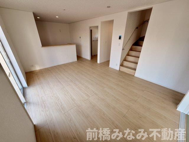 【新築】前橋市北代田町第10-1期　９号棟(全３棟)　クレイドルガーデン　新築建売分譲の居間・リビング|こちらのリビングで趣味の時間をお楽しみください