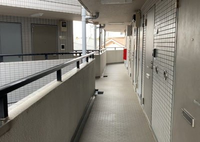 【その他共用部分】 | メゾン・ド・オンブラージュ | 共用部分は、一棟の建物に住む区分所有者全員が共同で所有するとし、共用部分の管理、補修などは、区分所有者で形成される管理組合が行います。個人の判断で勝手に変更することはできませんので覚えておきましょう。