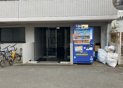 【構造・工法・仕様】 | メゾン・ド・オンブラージュ | ＲＣ造、Reinforced Concreteは直訳すると補強されたコンクリートです。主に柱や梁・床・壁が鉄筋とコンクリートで構成おり、鉄筋を組んだ型枠にコンクリートを流し込んで固めたものを指します。