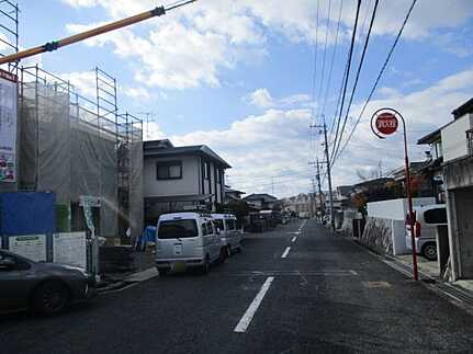 廿日市市阿品台4丁目　新築一戸建ての前面道路含む現地写真