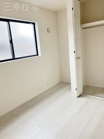 碧南市宮後町1棟建ての省エネ性能ラベル|建物の床をささえる『床束(ゆかづか)』という支持材に、さびやシロアリを寄せ付けない鋼製の床束を採用しているため、従来品に比べ床構造の耐久性を向上させています