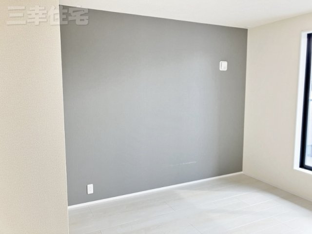 碧南市宮後町1棟建ての設備|サッシには、遮熱・断熱に有効なLow-Eガラスを用いたアルミ樹脂複合サッシを使用しており、空気層にはアルゴンガスを注入しています。冷暖房効率がアップし、光熱費の削減効果があります！