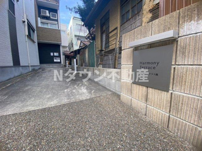 【駐車場】 | ハーモニーテラス楓 | 駐車場に車を止められます