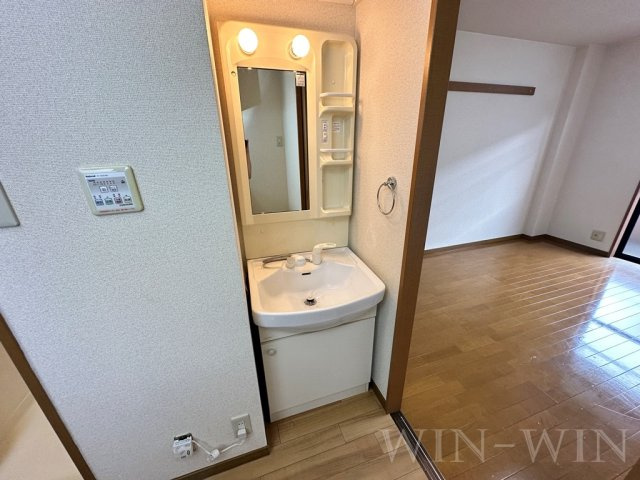 ソフィアの独立洗面台