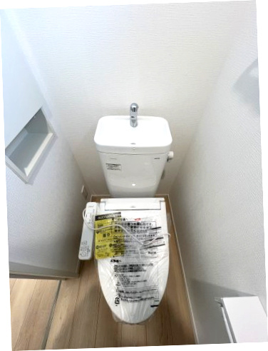 福生市加美平1丁目　新築戸建全3棟のトイレ|1階トイレには快適な温水洗浄便座付