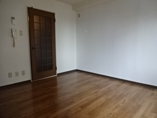 エーデルハイム三共の居間・リビング