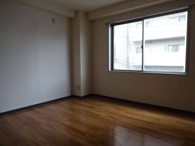 エーデルハイム三共の居間・リビング