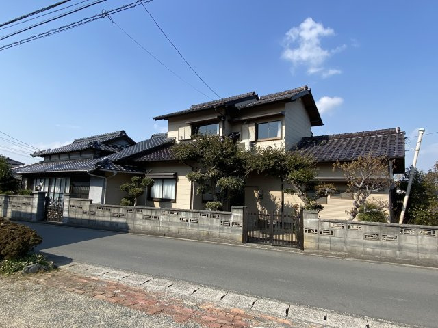 丸尾中古の外観