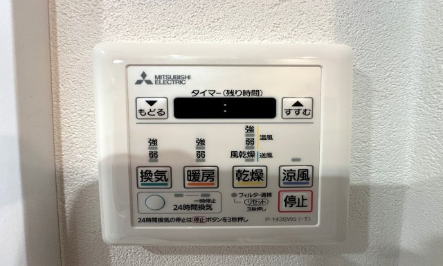 戸塚サニーフラット　南西向きのキッチン|カウンターキッチンから見えるリビングは開放感もあるので普段のお料理も気持ち良く出来そうですね。